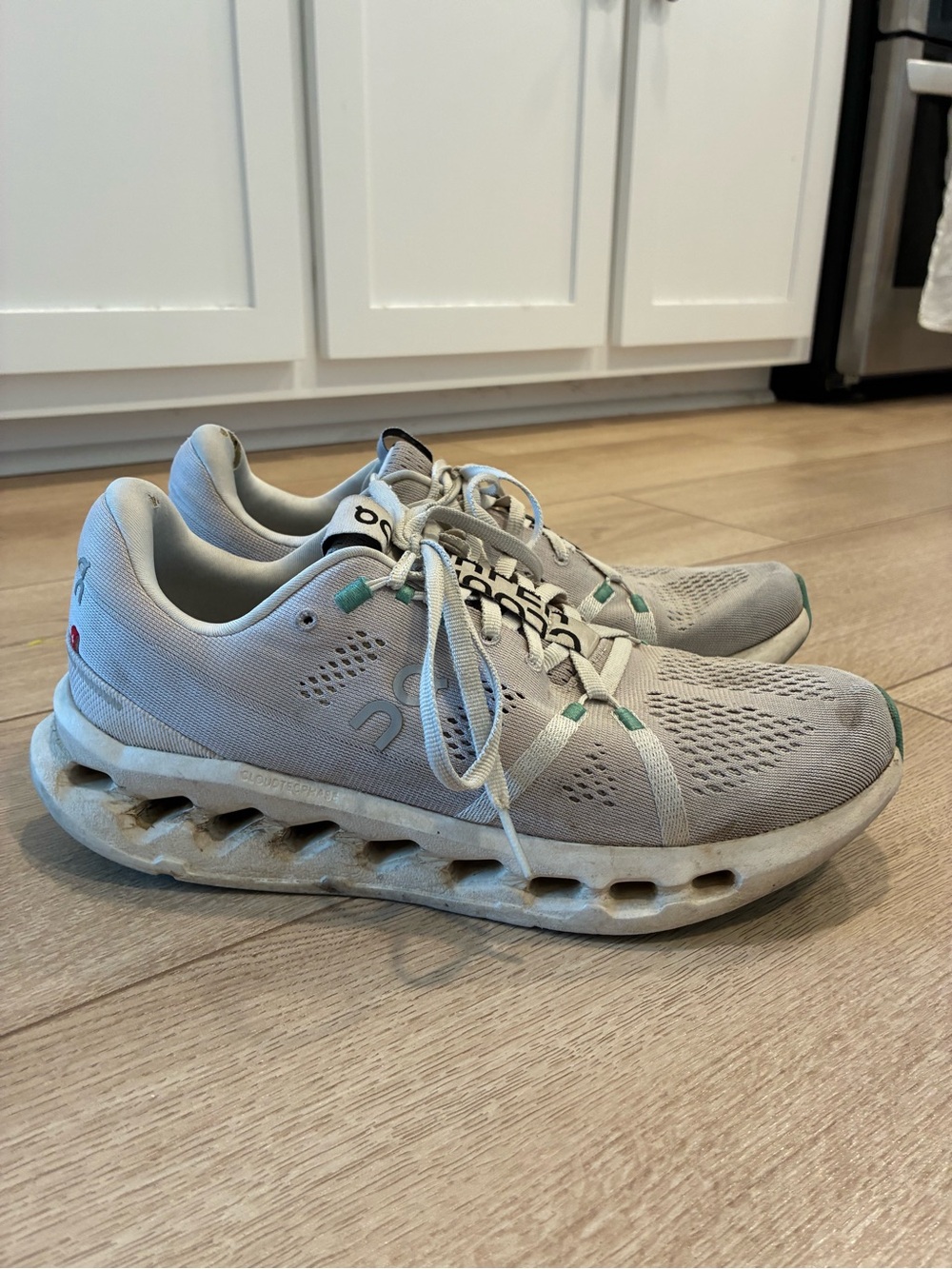 On Running Women’s CloudSurfer Running Shoe Pearl Ivory Size 10 *READ